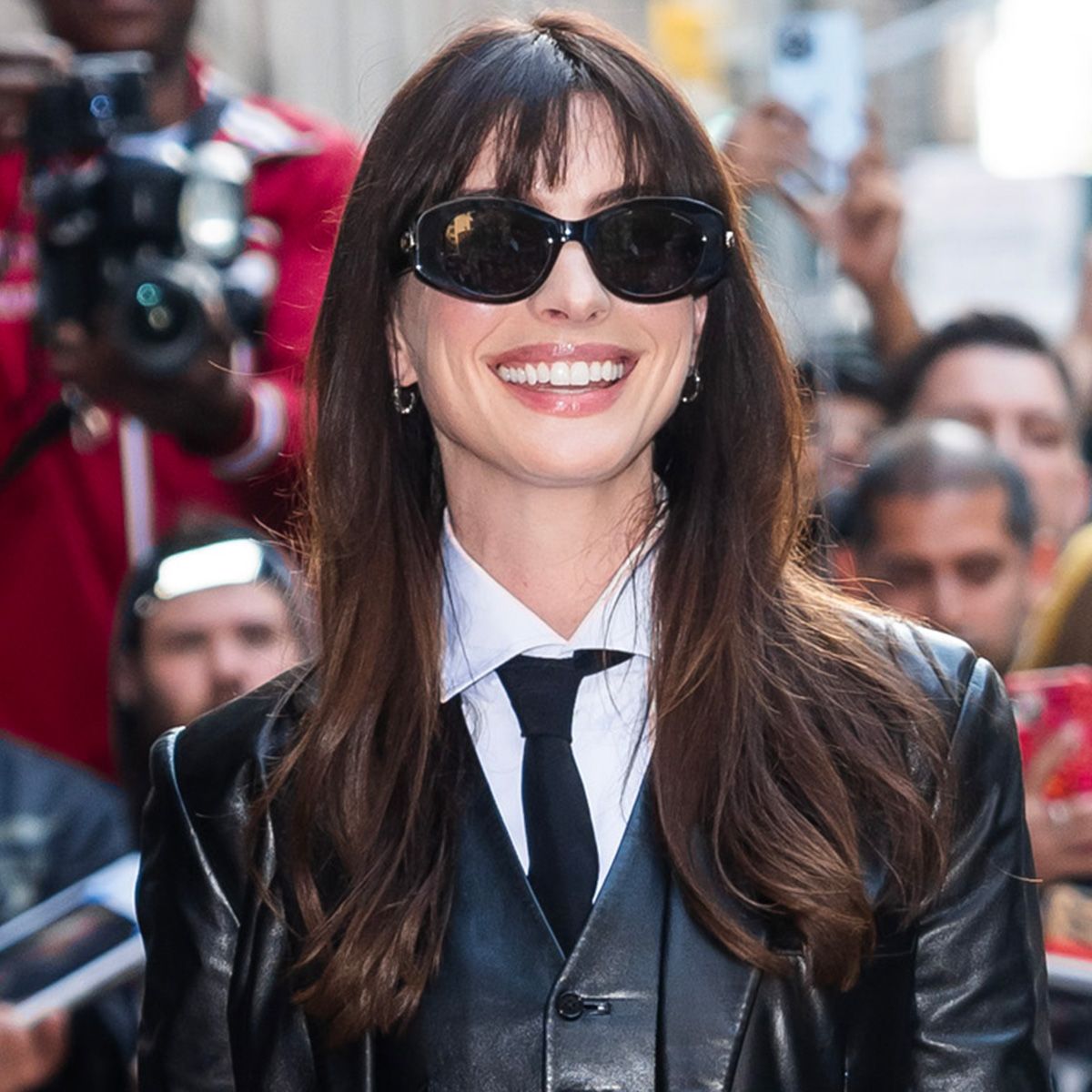Anne Hathaway Wore Skinny Leather Pants With This Hyper Elegant Shoe Trend