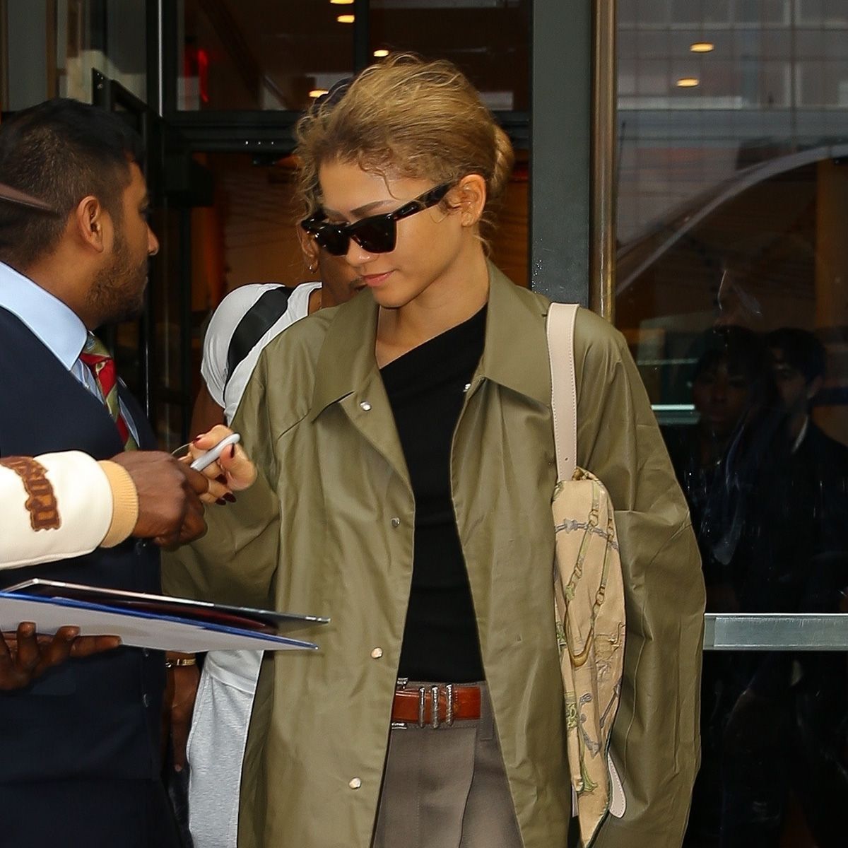 Zendaya Just Tried the Trend That Makes Any Bag Look More Elegant and Expensive