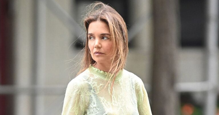 Katie Holmes Wore the $115 Flats That Nordstrom Shoppers Are Obsessed With