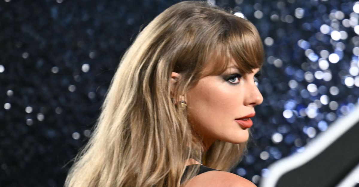 Taylor Swift Wore Thigh-High Boots and Micro Shorts to the VMAs