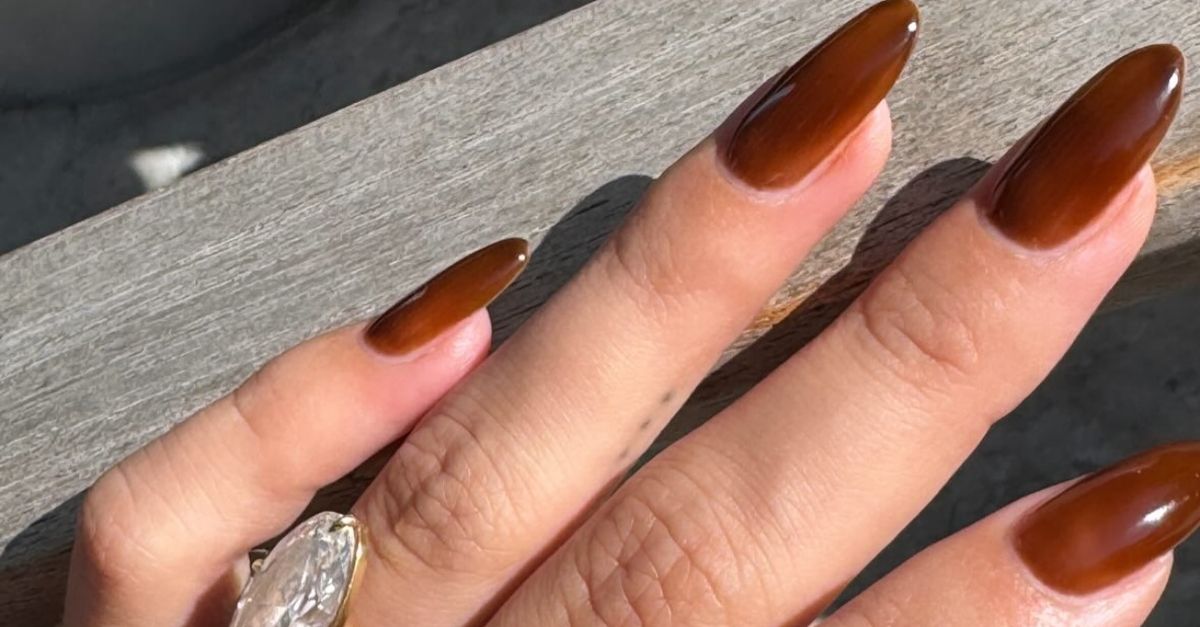 Hailey Bieber's Maple Syrup Manicure Is All I Can Think About Until My Next Salon Visit