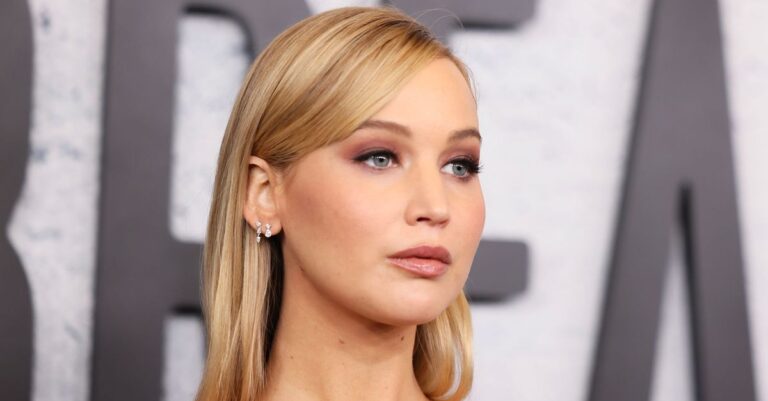 Pregnant Jennifer Lawrence Wore the Color Trend Elegant Women Are Buying Instead of Black