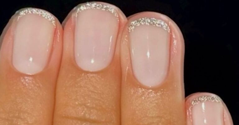 I Thought Christmas Nails Looked Cheap Until I Saw These 11 Elegant Nail Designs