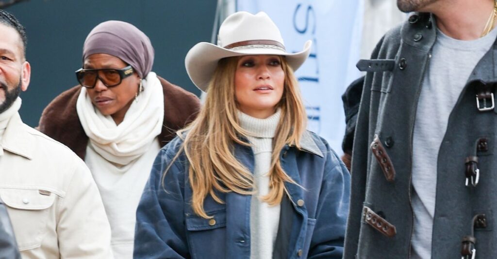 Jennifer Lopez Just Wore Horseshoe Jeans With the Most Surprising Boot Trend