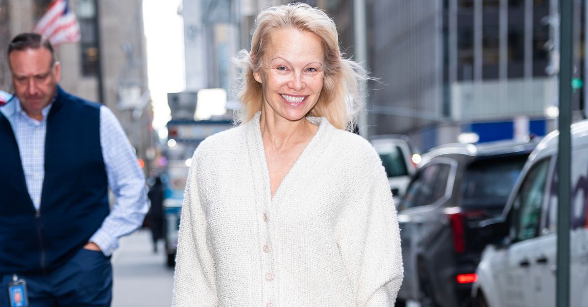 Pamela Anderson's Perfect 6-Piece Capsule Wardrobe Ensures She Looks Elegant at All Times