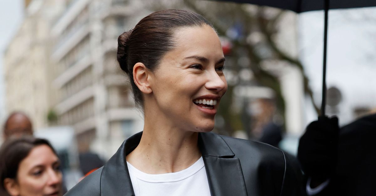 Adriana Lima Arrived in Paris Wearing French Women's Favorite Jacket Trend