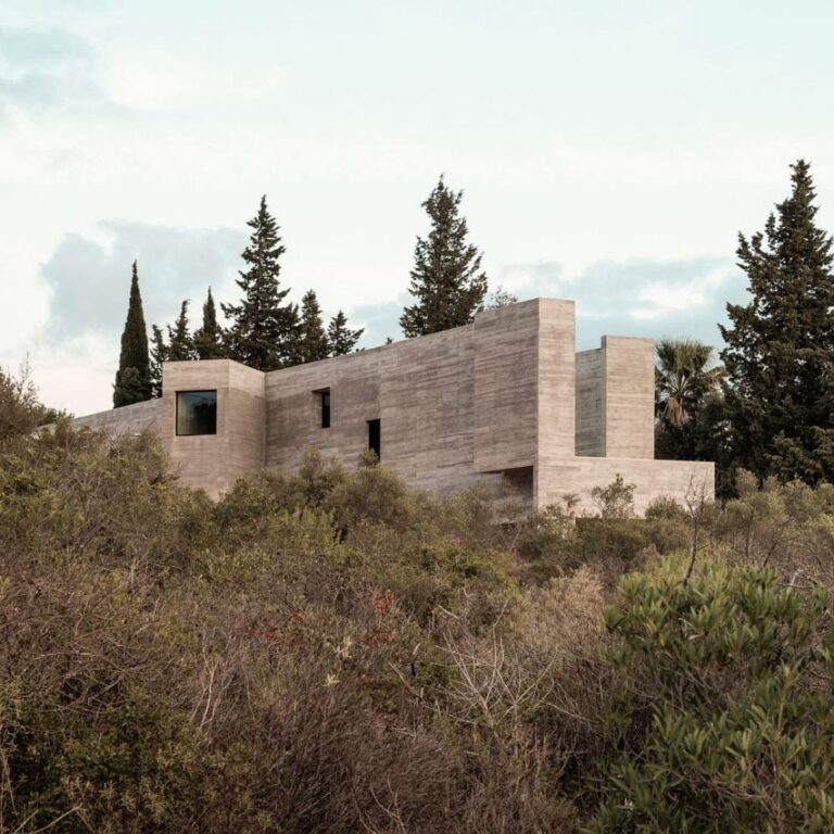 sq frame house concrete pedro domingos arquitectos algarve dezeen 2364 col 4 852x852
