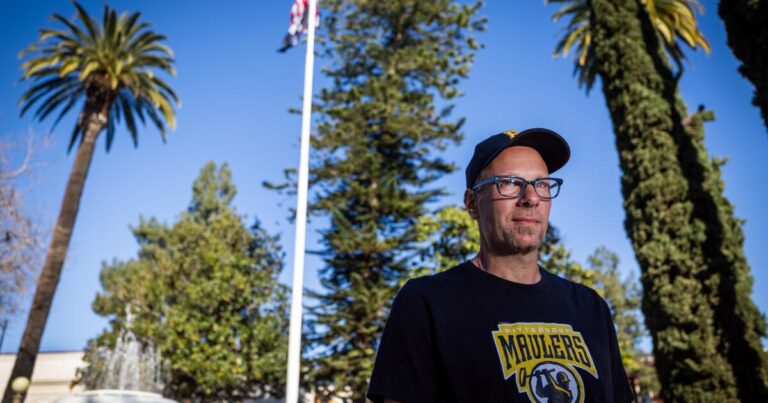 urlhttps3A2F2Fcalifornia times brightspot.s3.amazonaws.com2F5a2F1b2F194d0b04411a8bc2822f6f31d03d2F1498841 me politics substacker jeff pearlman 14 ajs