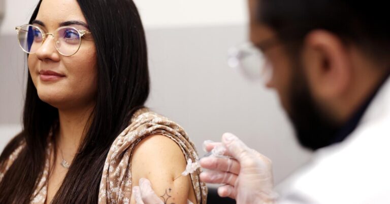 urlhttps3A2F2Fcalifornia times brightspot.s3.amazonaws.com2Fa52Fb42Fc8c694104910889e525edc38677a2F1473216 me 0828 covid vaccines cmh 03