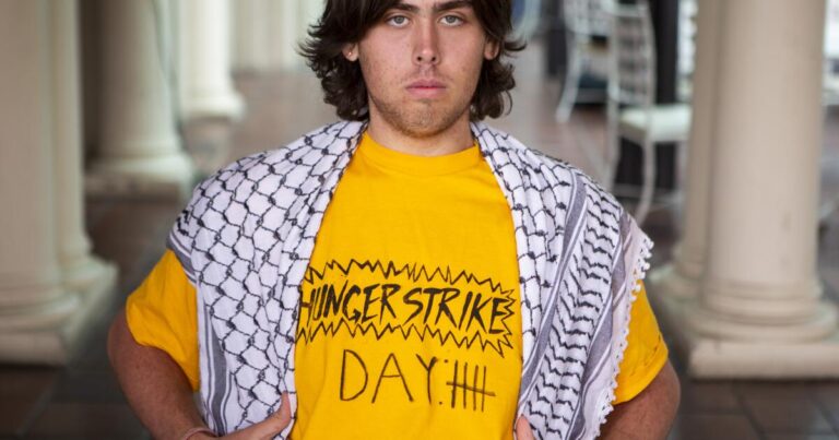urlhttps3A2F2Fcalifornia times brightspot.s3.amazonaws.com2F782Fbc2F786947454f089e5084ec1ae8134f2F1503882 me occidental hunger strike hwc 001