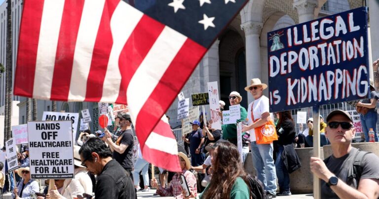 urlhttps3A2F2Fcalifornia times brightspot.s3.amazonaws.com2F9a2Fef2Ff59706434b5eb858fcf733dd179d2F1503197 me 0419 ice protest gem 001